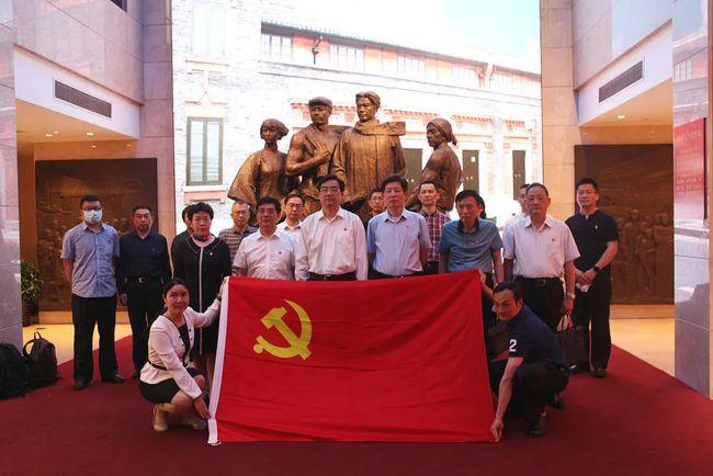 理我们一下呗！大家看看这3个人大概多少岁啦？